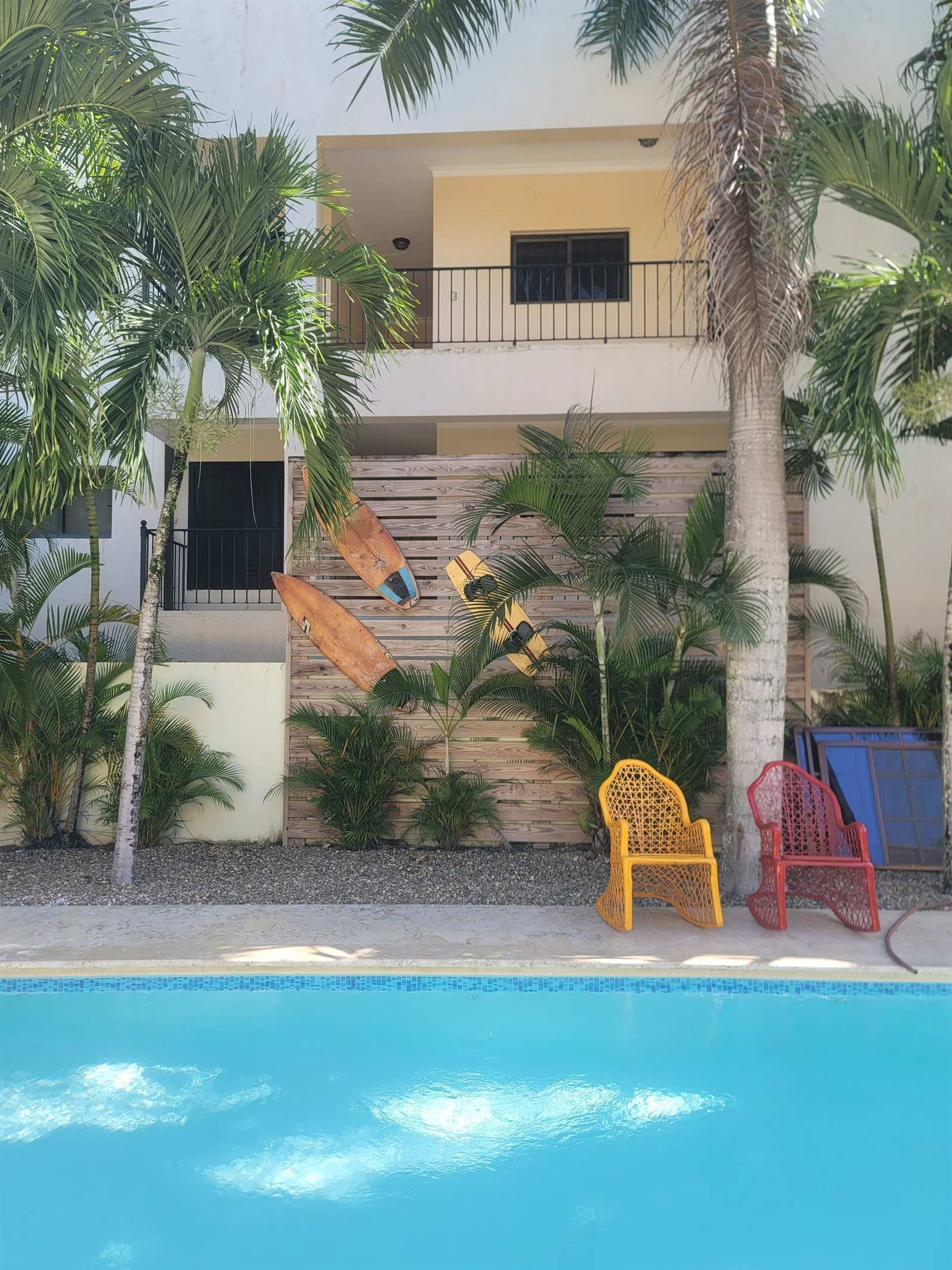 B&B Pavillion: two-story villa with the pool, palm trees and outdoor seating